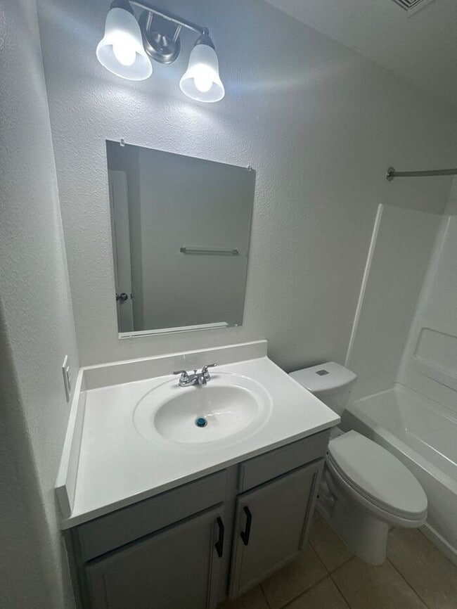Building Photo - Spacious Hockley Home with Attached 2-Car ...