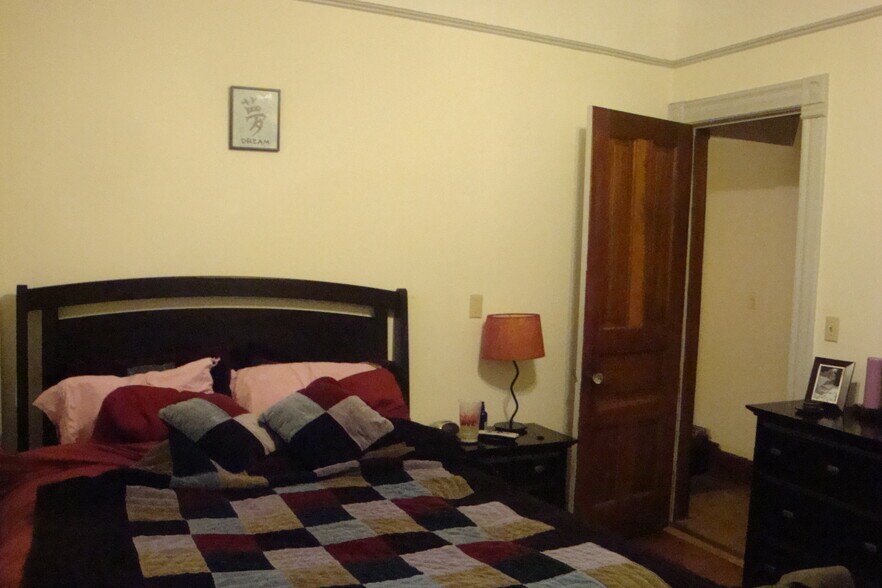 Building Photo - 1560 E Irving Plz