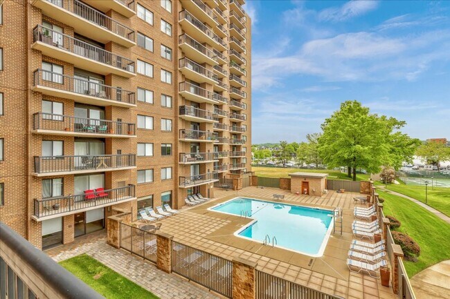 Building Photo - 1-bedroom, 1-bath condo