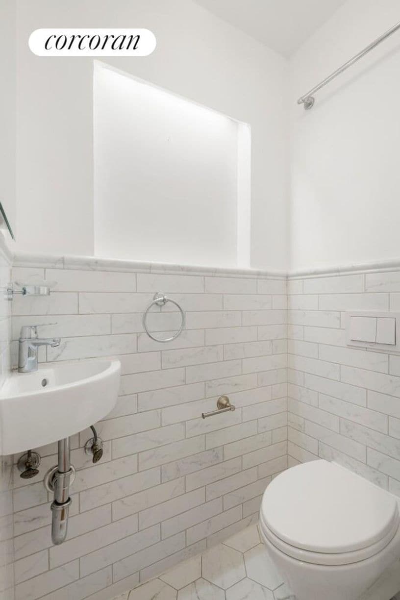 Building Photo - 42 Carroll St