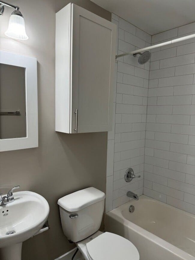 Building Photo - 524 26th Ave N