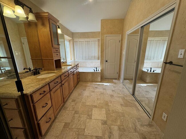 Building Photo - 9101 Middlebie Dr