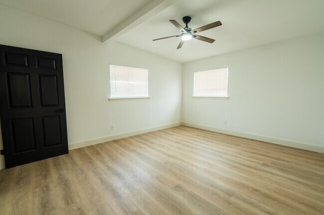 Building Photo - 1402 Bayou Shore Dr