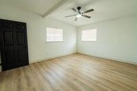 Building Photo - 1402 Bayou Shore Dr
