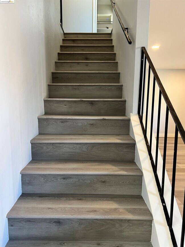 Building Photo - 54 S Lake Dr