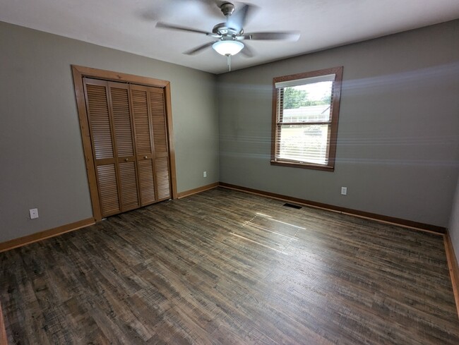 Building Photo - 115 Ferndale Dr