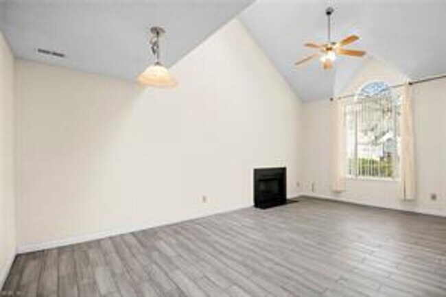 Building Photo - 355 Lee's Ml Dr