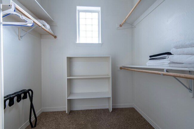 Building Photo - Fully Furnished 2 BR Townhouse in Driggs with Attached Garage