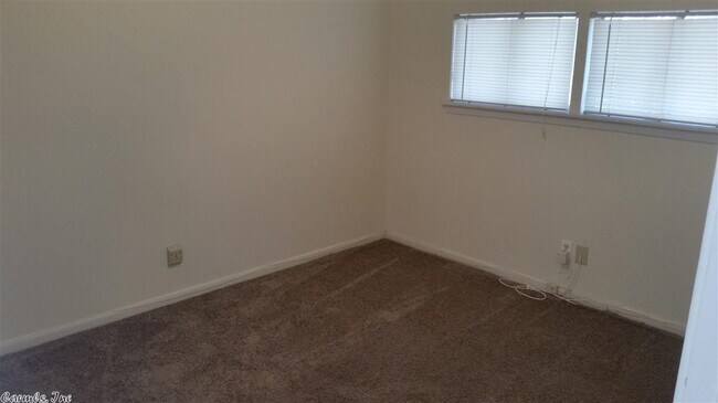 Building Photo - 200 N Fillmore St