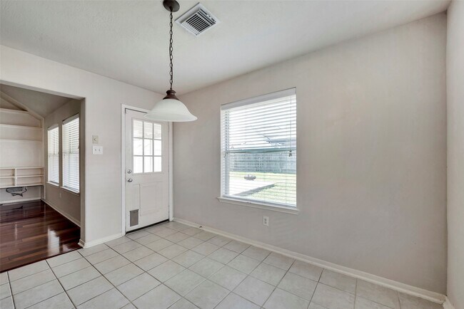 Building Photo - 2239 Waxwing Dr