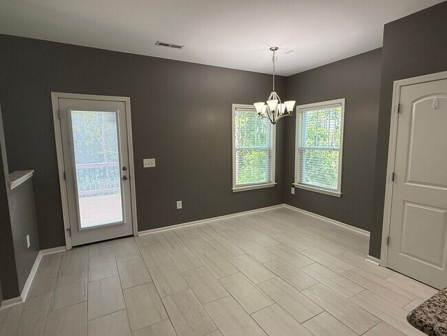 Building Photo - Gorgeous 3 Bed 2.5 Bath Plus Loft Home on ...