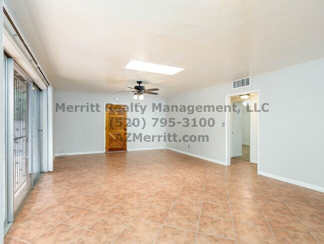 Building Photo - Sam Hughes 4 bedroom, 3 bath home with was...