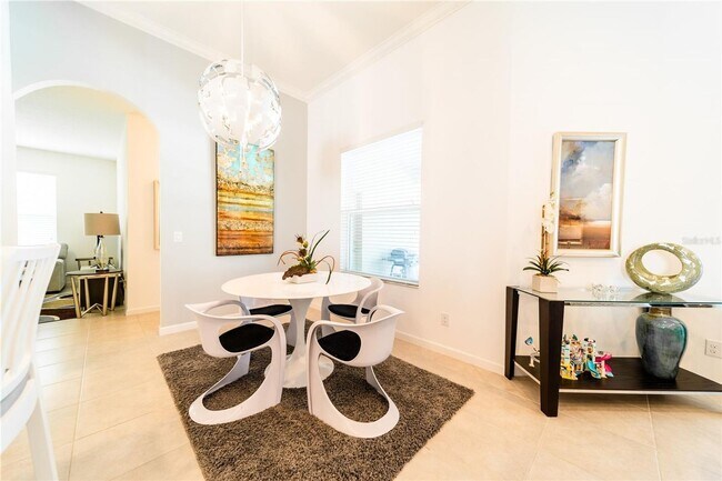 Building Photo - Modern 5-bed/4-bath pool home. FURNISHED