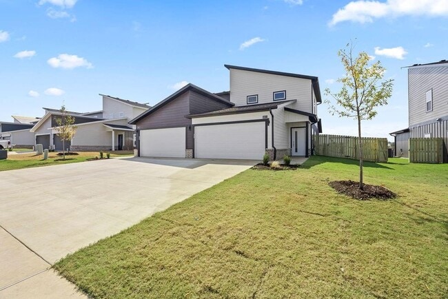 Building Photo - 1801 SW Poigai Wy