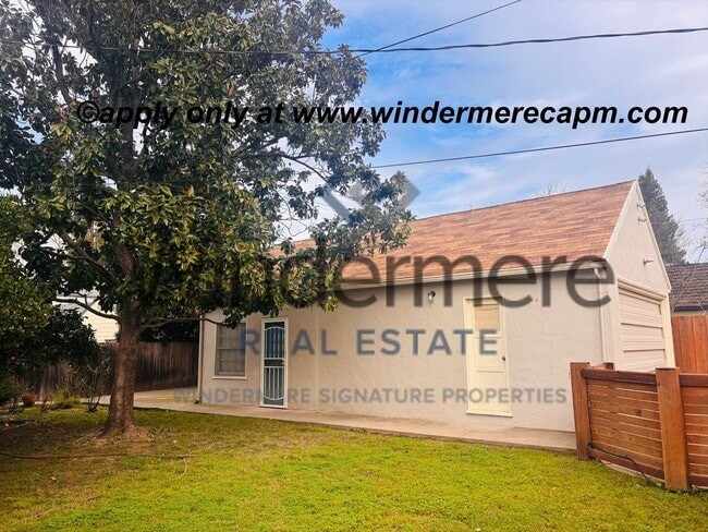 Building Photo - Charming South Land Park Home with Detached Bonus Room — 3 Bed, 1.5 Bath