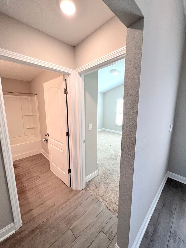 Building Photo - GORGEOUS 5 Bed 4 Bath 3 Car Garage HOME w COMMUNITY POOL for RENT!