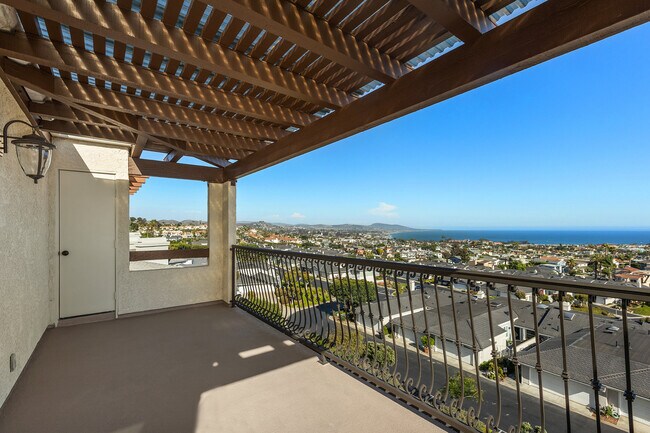 Building Photo - 24512 Alta Vista Dr