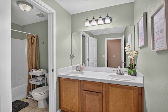 Building Photo - 3 Bedroom/2.5 Bath + Bonus Room & Outdoor living