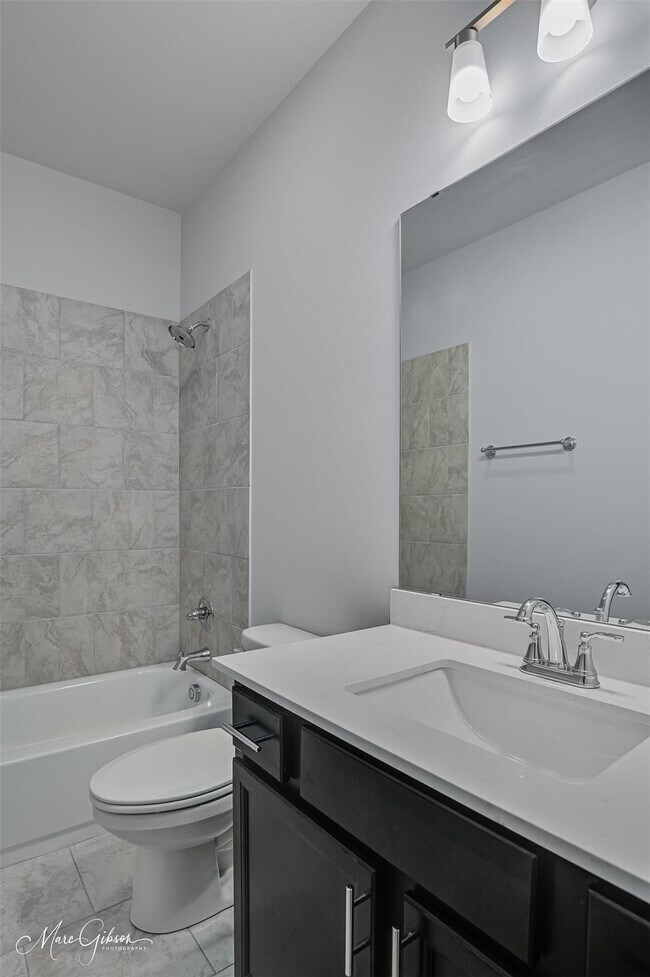 Building Photo - "Charming 3-Bedroom Oasis with Granite Ele...