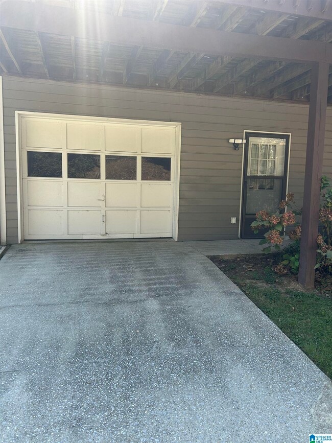 Building Photo - 2212 Ascot Ln