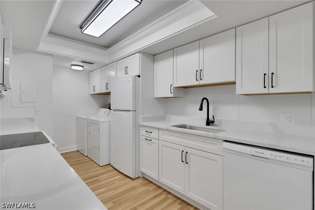 Building Photo - 3615 Boca Ciega Dr