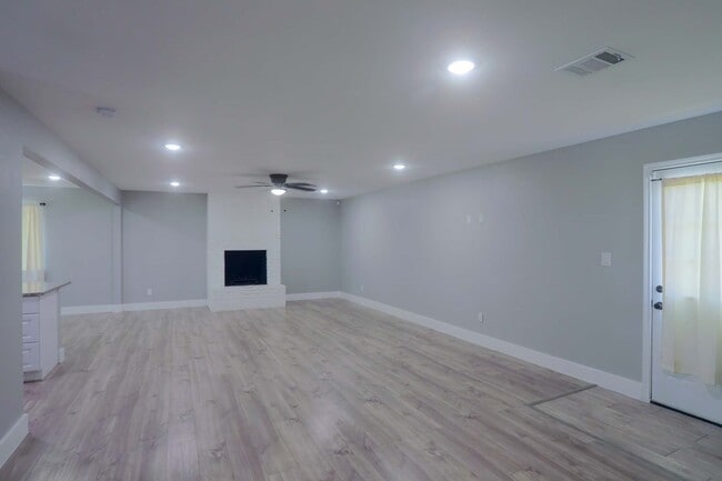 Building Photo - 6703 Winfield Rd