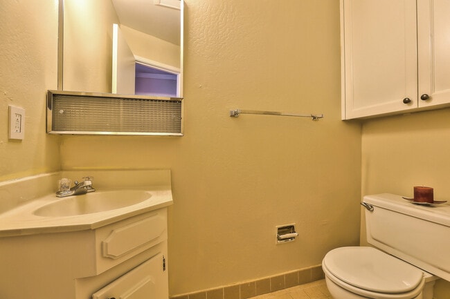 Building Photo - Spacious Two Bedroom Condo in Potrero Hill...