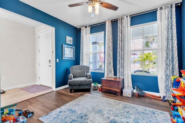 Building Photo - Spacious 5-Bedroom Home with Resort-Style ...