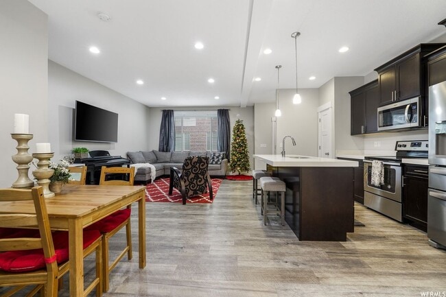 Building Photo - 9288 Castlebury Ct
