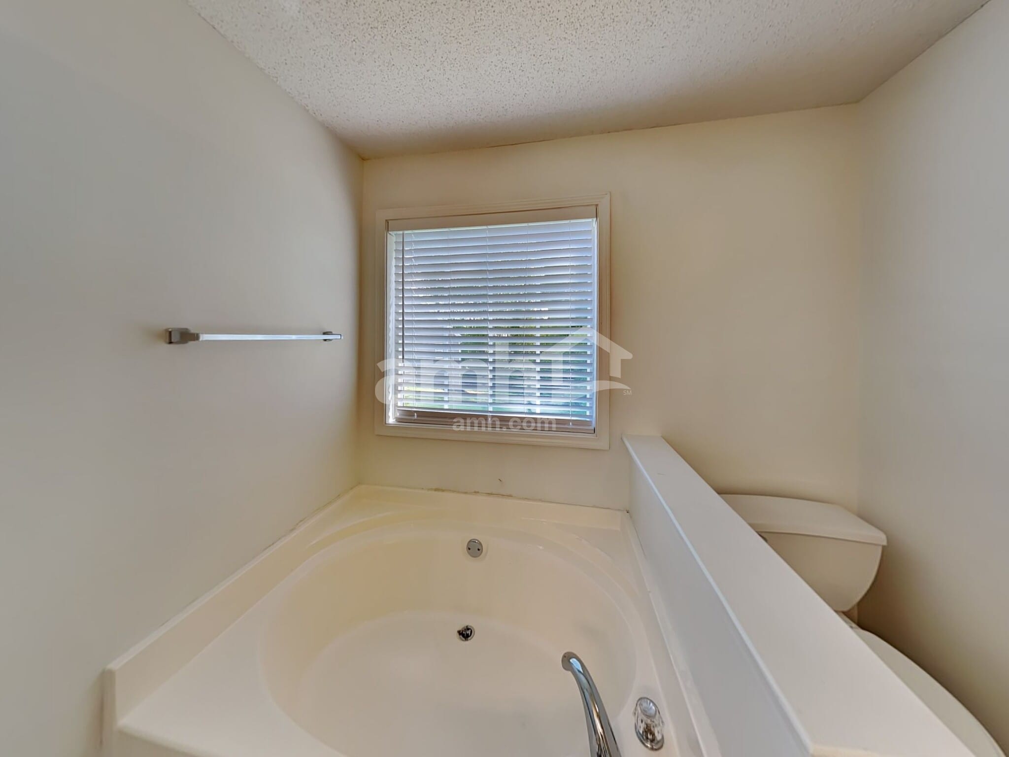 Building Photo - 208 MacKenzie Ct