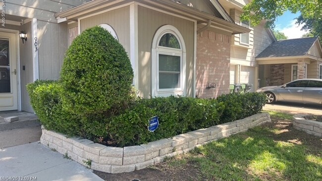 Building Photo - 903 Love Wood Ln