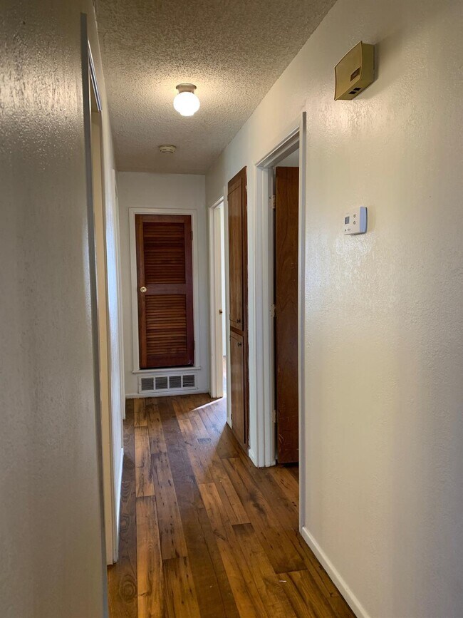 Building Photo - 606 N Elkhart Ave