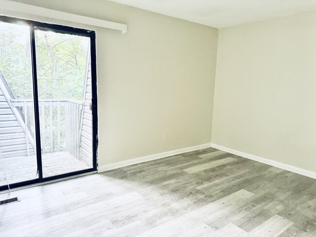 Building Photo - 202 Finley Forest Dr