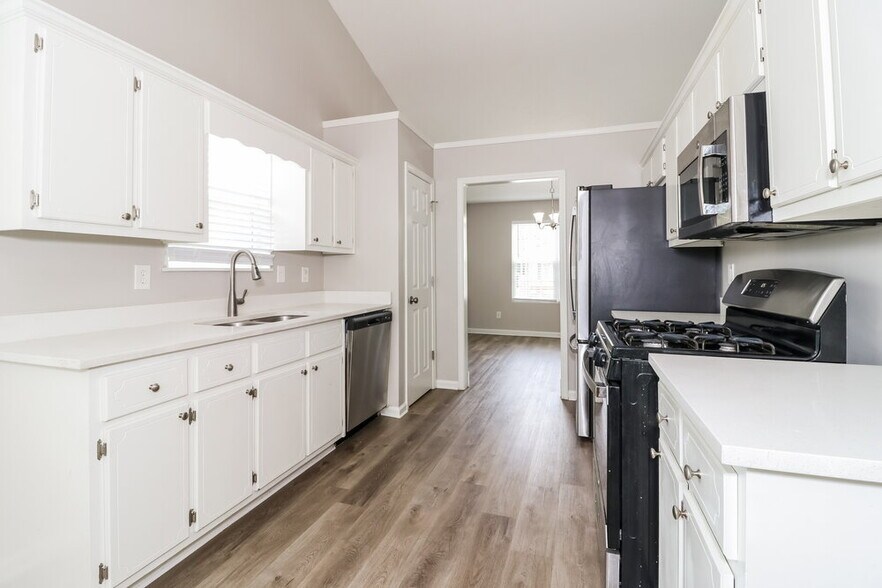 Building Photo - 205 Ashland Manor Dr
