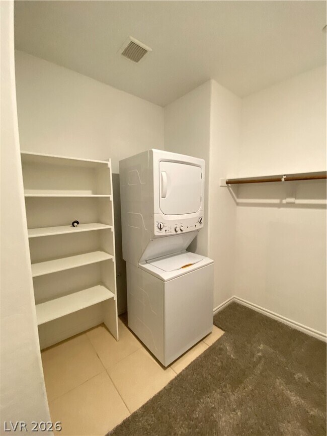 Building Photo - 3176 Fern Nook Ave