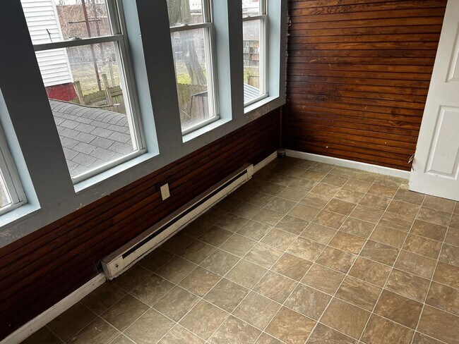 Building Photo - 159 Lark St