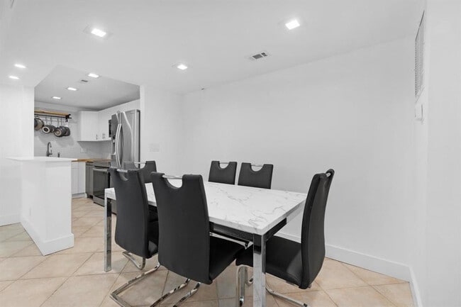 Building Photo - 1439 S Ocean Blvd