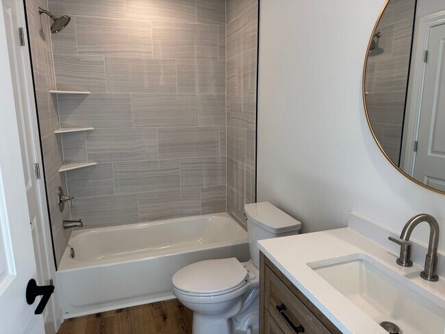Building Photo - Brand new luxury townhome on the eastside....
