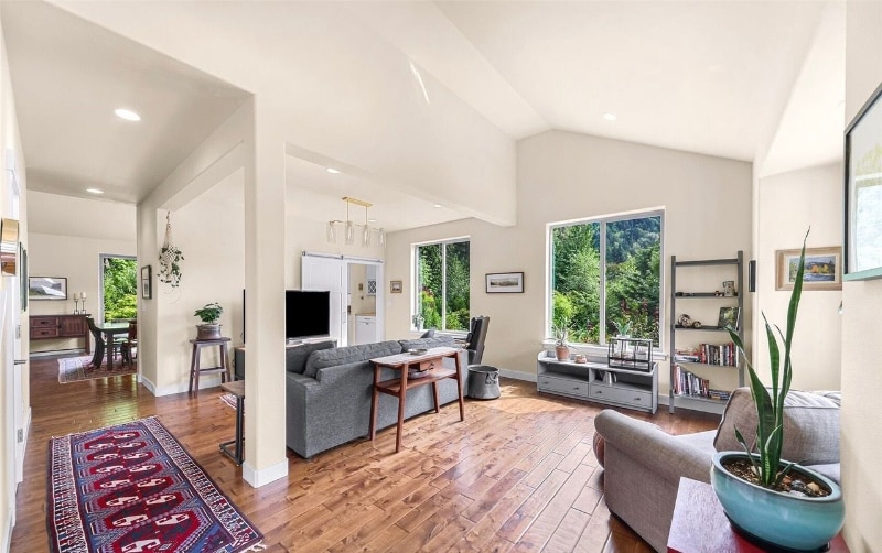 Building Photo - 697 Chuckanut Dr N