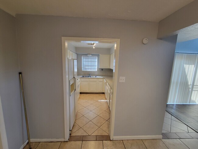 Building Photo - 12247 W Village Dr