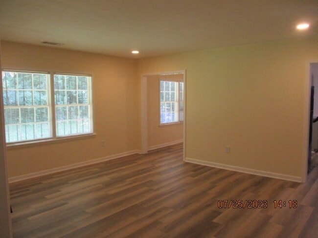 Building Photo - 2032 Rector Dr SW