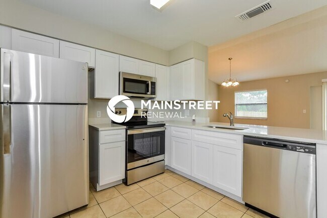 Building Photo - 3 Bedroom Pet-Friendly Home in Deltona, FL with Main Street Renewal