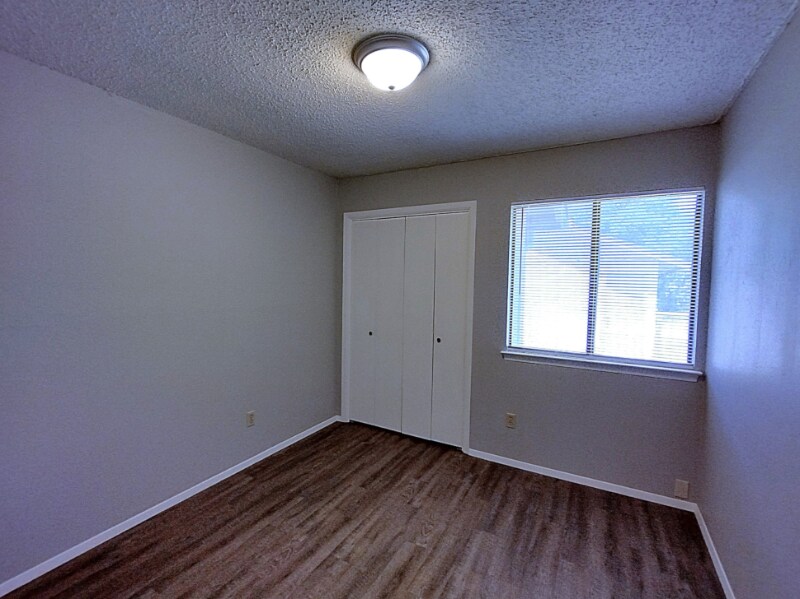 Building Photo - 1620 W Braker Ln