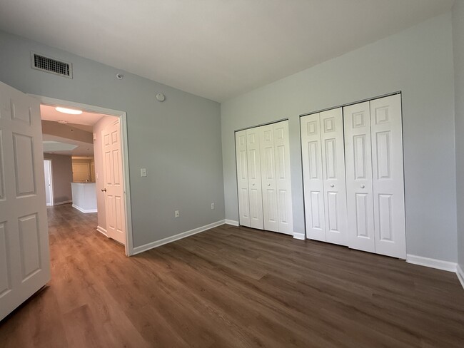 Building Photo - 440 S Villa San Marco Dr