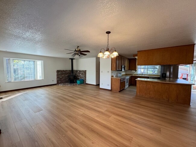 Building Photo - Beautiful Partial Lake View Home on the Go...