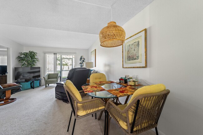 Building Photo - 18081 SE Country Club Dr