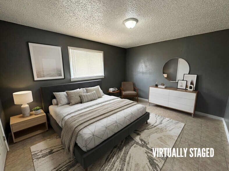 Building Photo - 1405 N Gray St