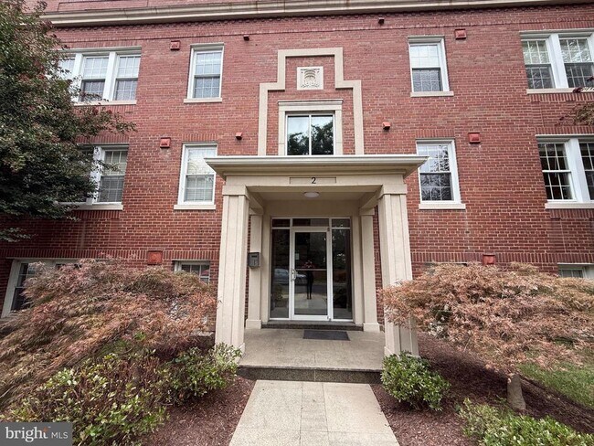 Primary Photo - 401 Commonwealth Ave