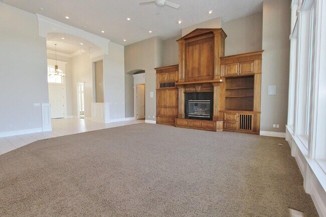 Building Photo - Immaculate & Captivating Home in Lexington Hills