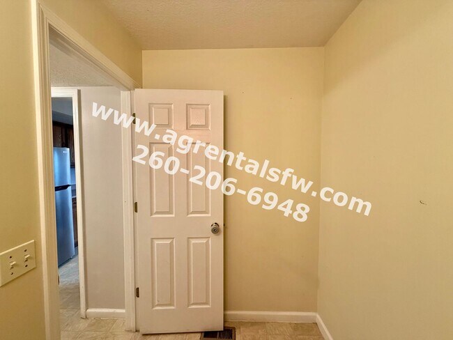 Building Photo - 3 Bedroom House - $300 off first months rent